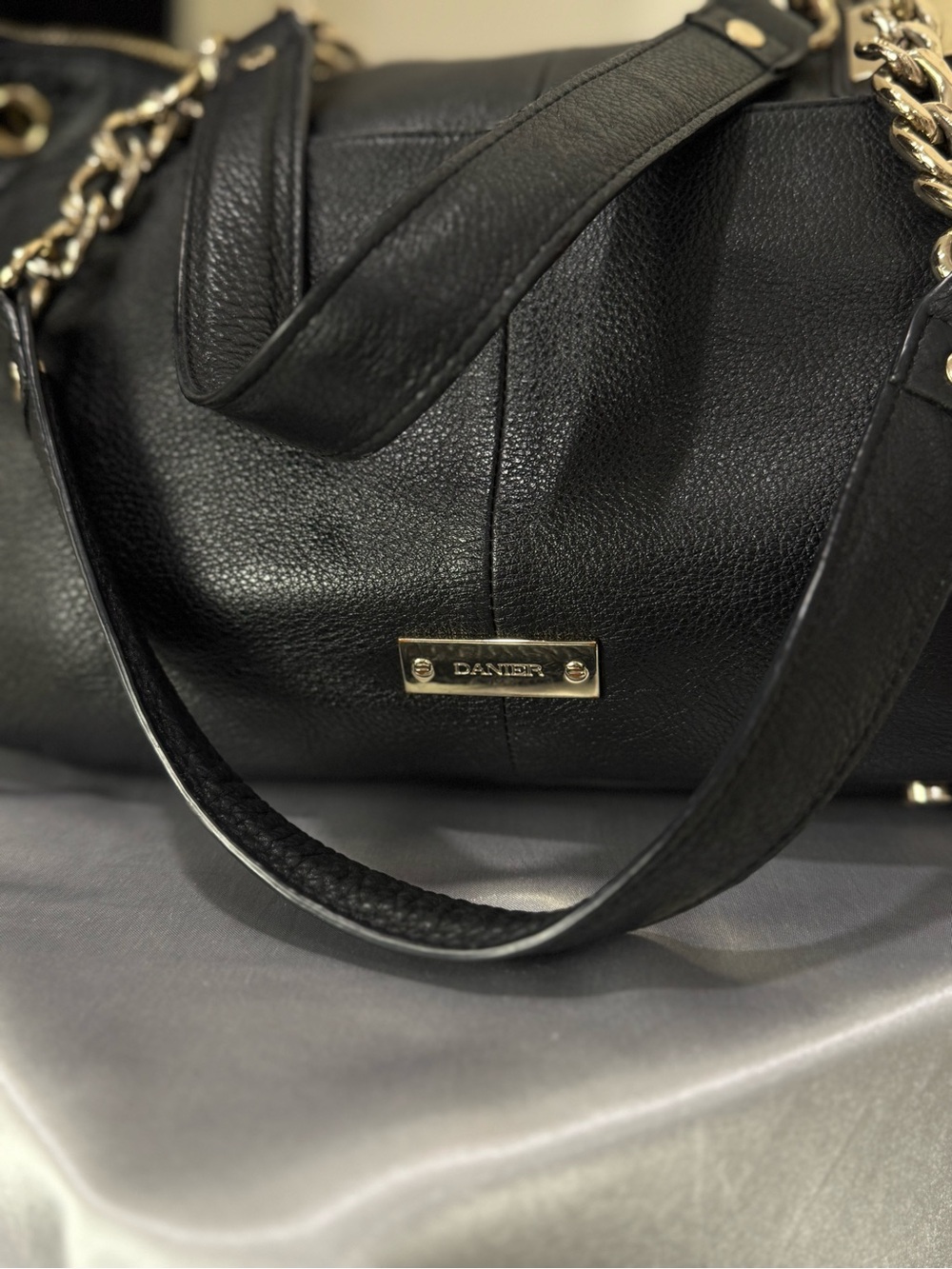 Danier Black Leather Shoulder Bag with Gold Chains - Picture 4 of 13